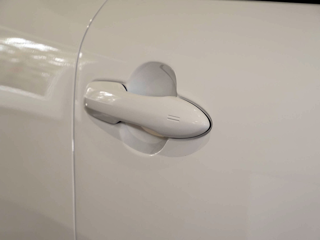 Fahrzeugansicht TOYOTA Corolla Cross 2.0 Hybrid Teamplayer - Bild 4