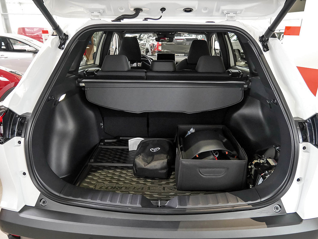 Fahrzeugansicht TOYOTA Corolla Cross 2.0 Hybrid Teamplayer - Bild 7