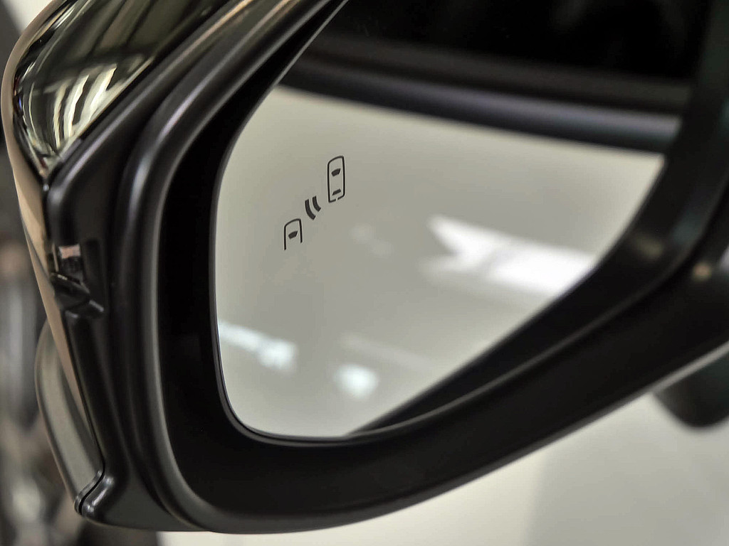 Fahrzeugansicht TOYOTA Corolla Cross 2.0 Hybrid Teamplayer - Bild 9