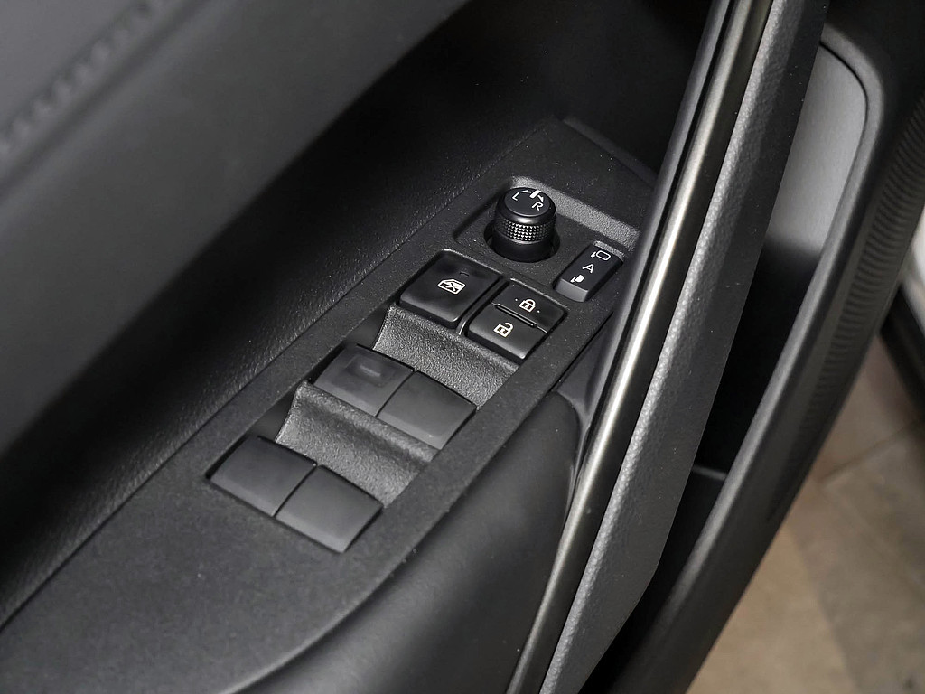 Fahrzeugansicht TOYOTA Corolla Cross 2.0 Hybrid Teamplayer - Bild 11