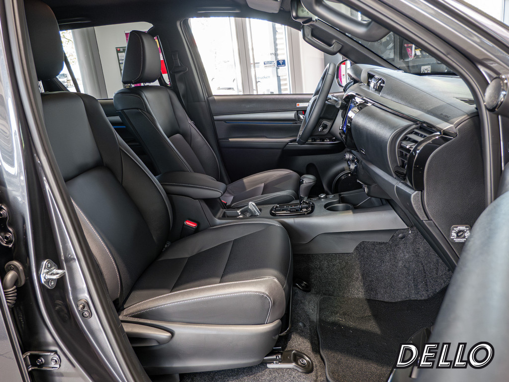 Fahrzeugansicht TOYOTA Hilux 2.8 Double Cab Invincible 4x4 - Bild 4