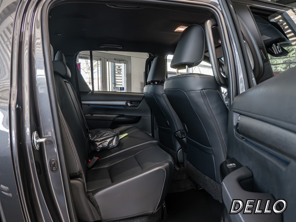 Fahrzeugansicht TOYOTA Hilux 2.8 Double Cab Invincible 4x4 - Bild 5