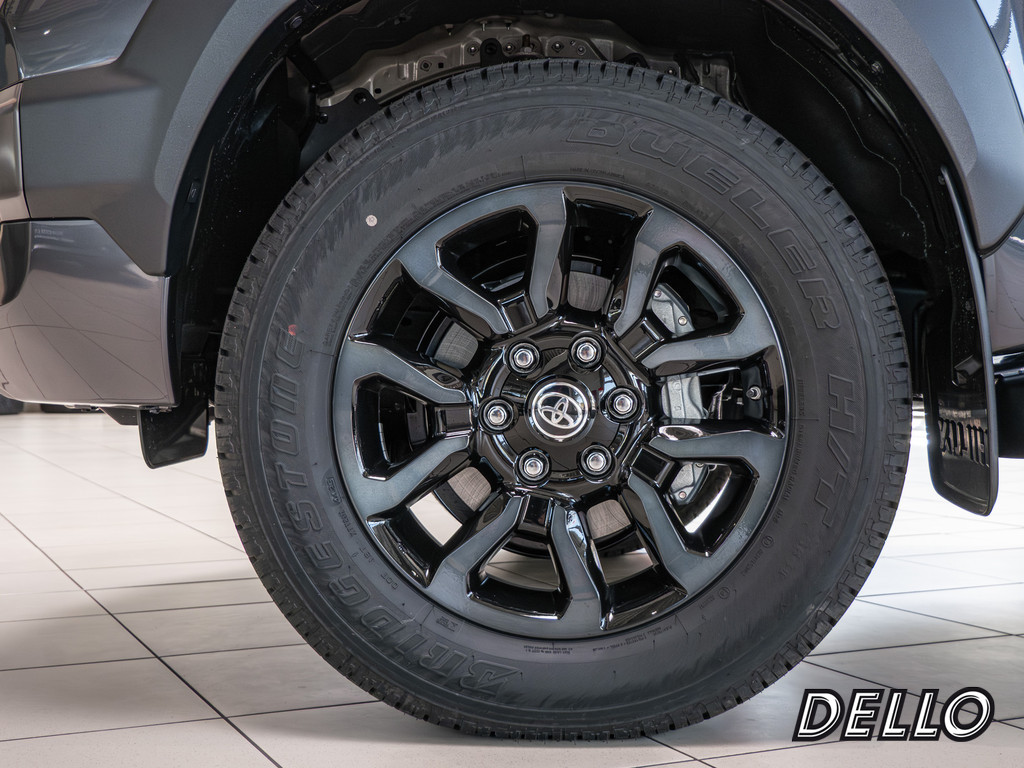 Fahrzeugansicht TOYOTA Hilux 2.8 Double Cab Invincible 4x4 - Bild 43