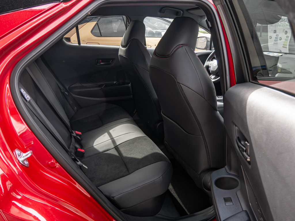 Fahrzeugansicht TOYOTA C-HR 2,0 l Plugin 4x2 GR Sport - Bild 4