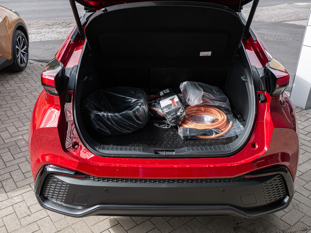 Fahrzeugansicht TOYOTA C-HR 2,0 l Plugin 4x2 GR Sport - Bild 5