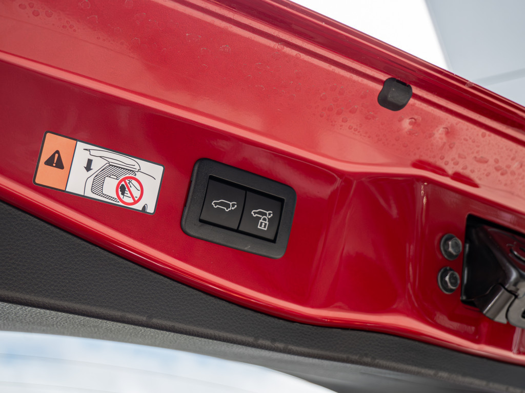 Fahrzeugansicht TOYOTA C-HR 2,0 l Plugin 4x2 GR Sport - Bild 6