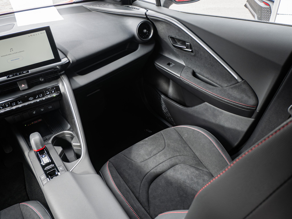 Fahrzeugansicht TOYOTA C-HR 2,0 l Plugin 4x2 GR Sport - Bild 9