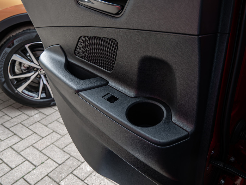 Fahrzeugansicht TOYOTA C-HR 2,0 l Plugin 4x2 GR Sport - Bild 10