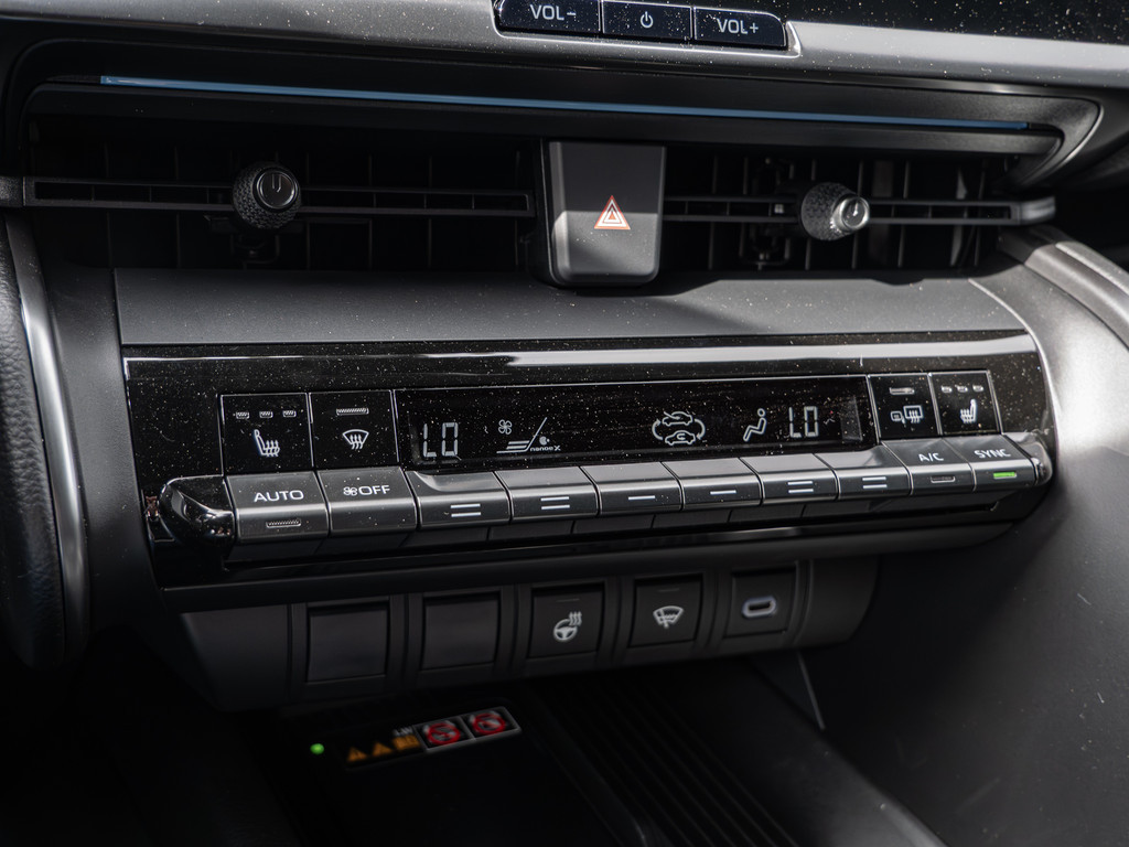 Fahrzeugansicht TOYOTA C-HR 2,0 l Plugin 4x2 GR Sport - Bild 19