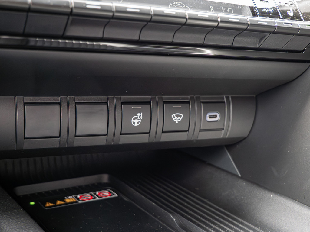 Fahrzeugansicht TOYOTA C-HR 2,0 l Plugin 4x2 GR Sport - Bild 20