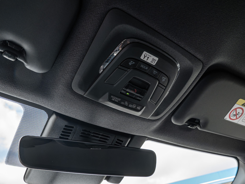 Fahrzeugansicht TOYOTA C-HR 2,0 l Plugin 4x2 GR Sport - Bild 25