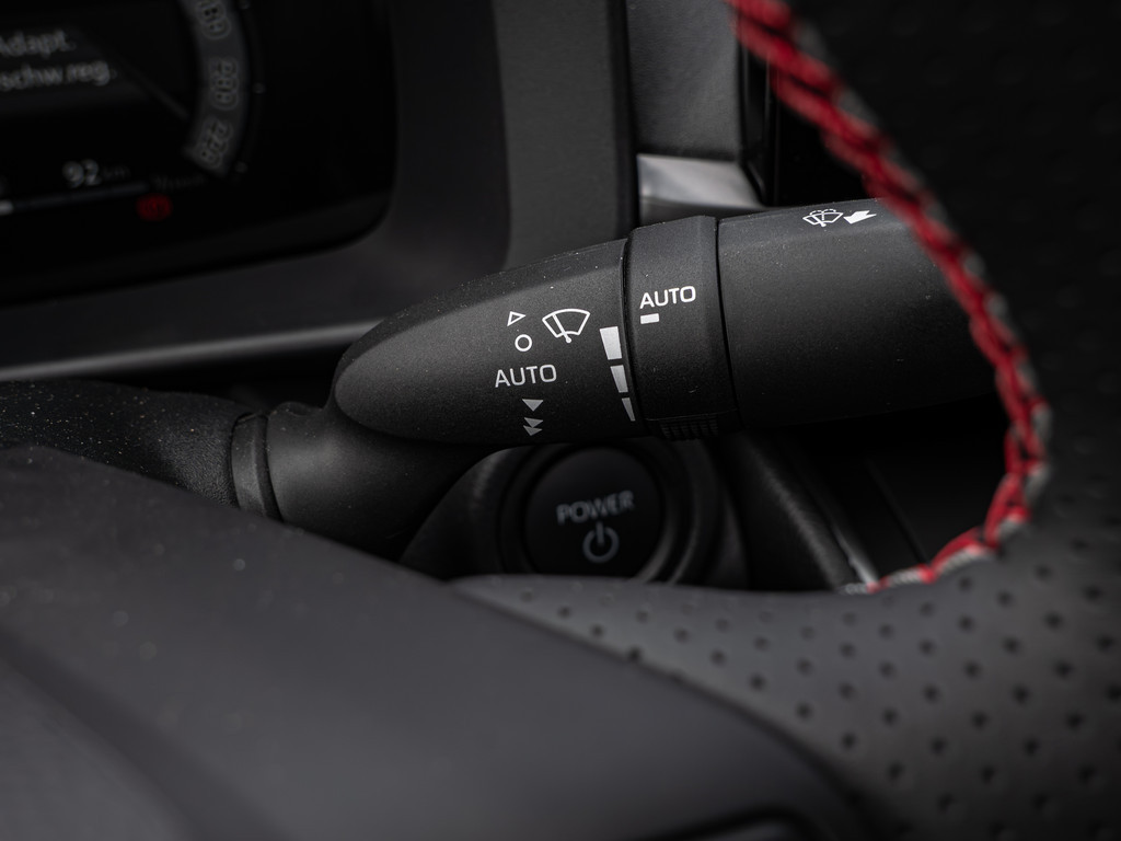 Fahrzeugansicht TOYOTA C-HR 2,0 l Plugin 4x2 GR Sport - Bild 27