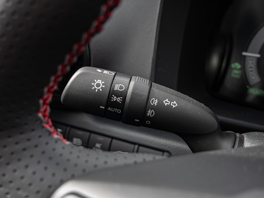 Fahrzeugansicht TOYOTA C-HR 2,0 l Plugin 4x2 GR Sport - Bild 28