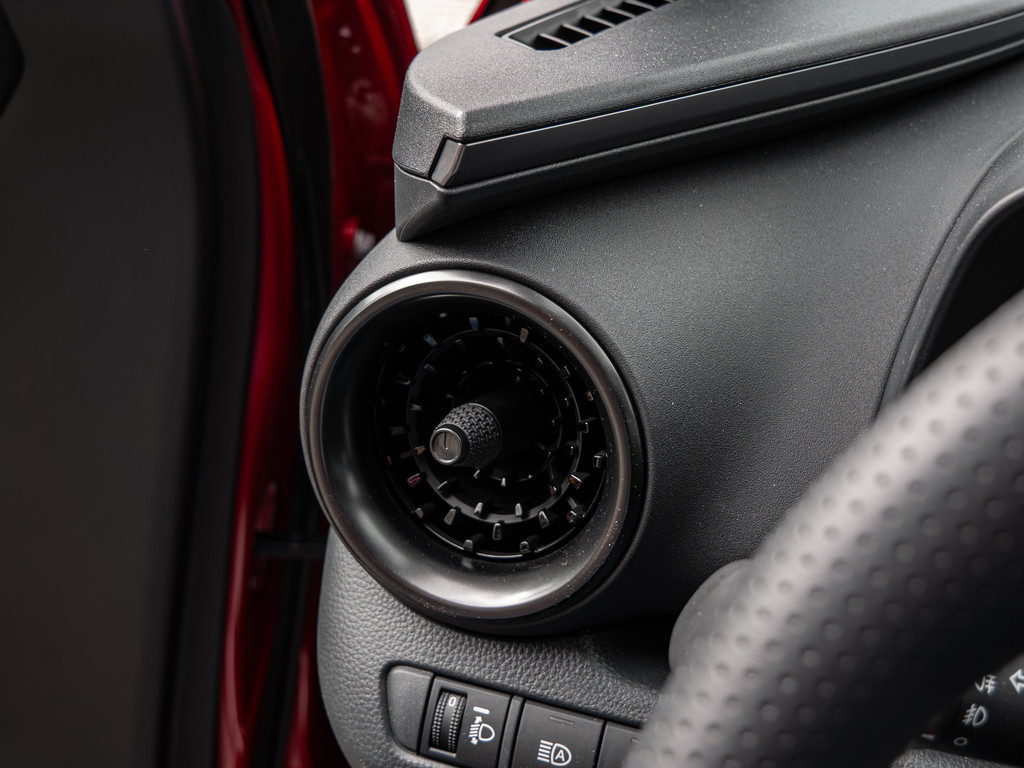 Fahrzeugansicht TOYOTA C-HR 2,0 l Plugin 4x2 GR Sport - Bild 31