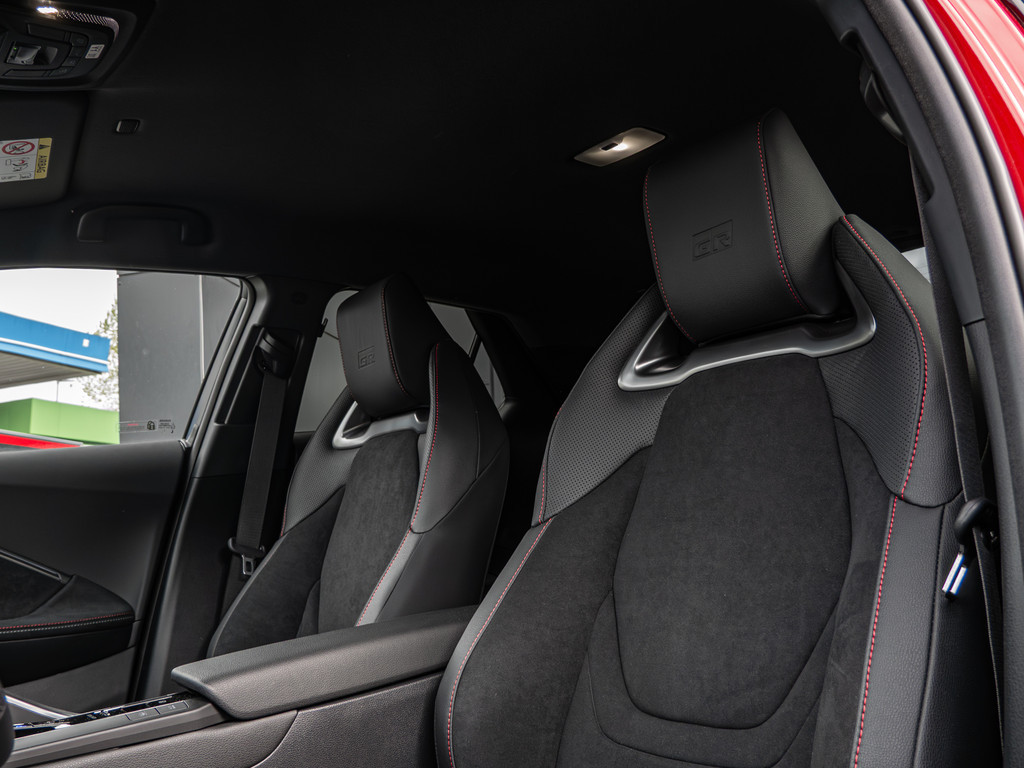 Fahrzeugansicht TOYOTA C-HR 2,0 l Plugin 4x2 GR Sport - Bild 37