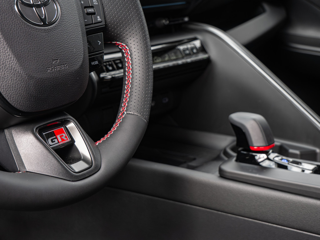 Fahrzeugansicht TOYOTA C-HR 2,0 l Plugin 4x2 GR Sport - Bild 38