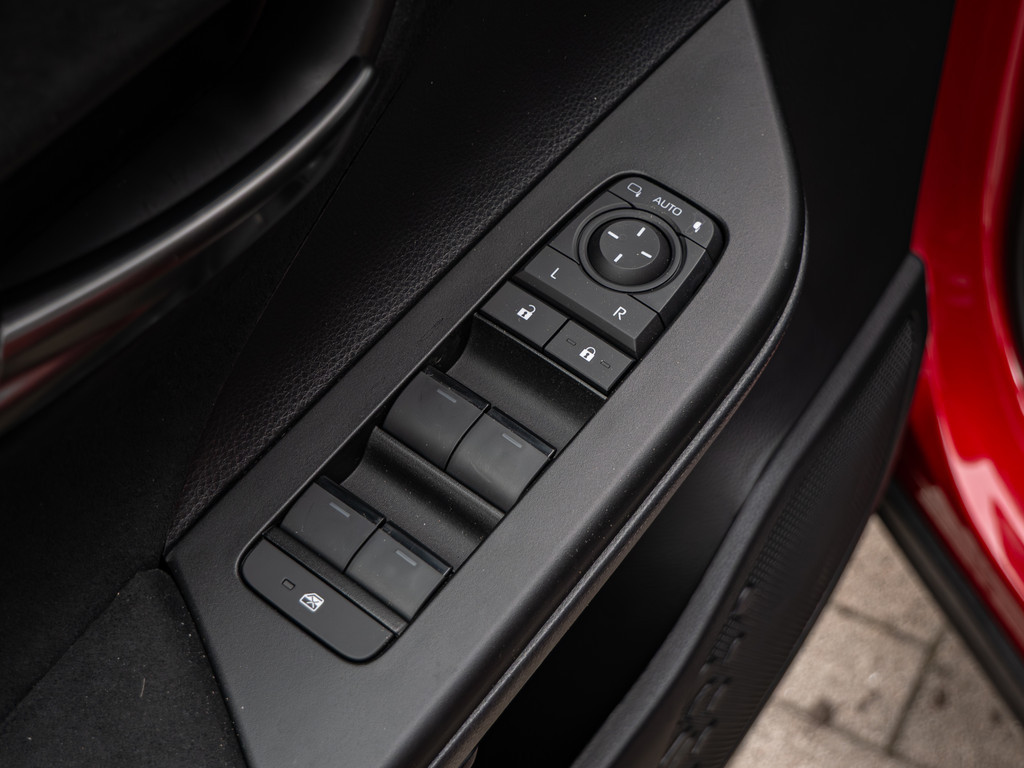 Fahrzeugansicht TOYOTA C-HR 2,0 l Plugin 4x2 GR Sport - Bild 40