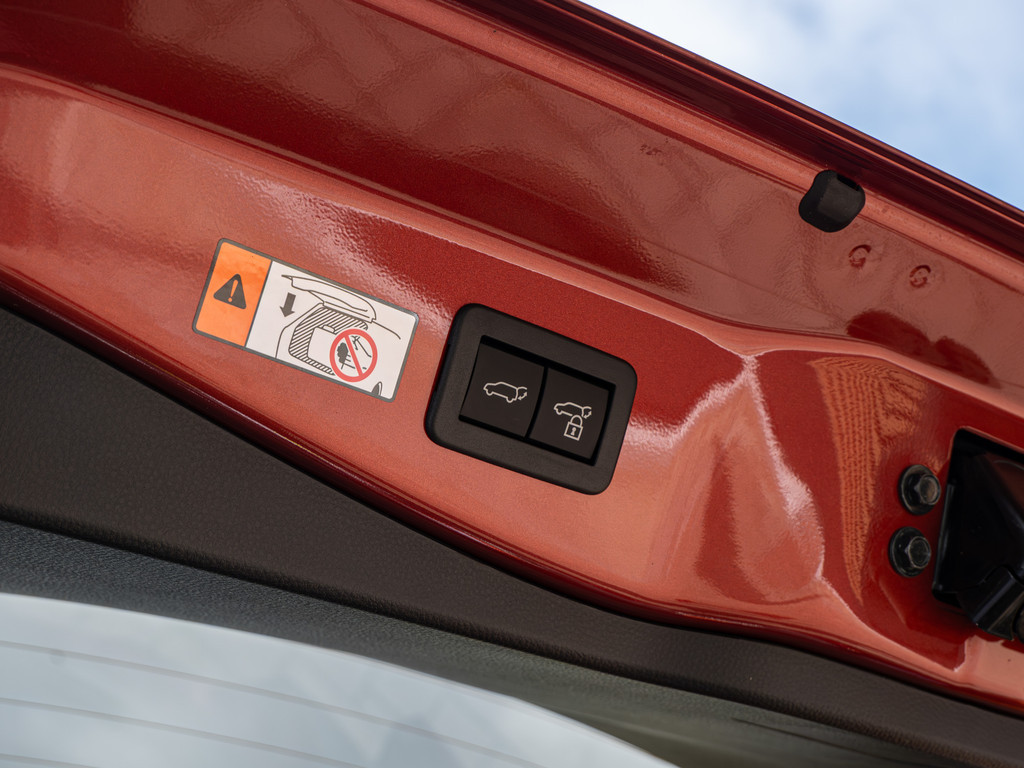 Fahrzeugansicht TOYOTA C-HR 2,0 l Plugin 4x2 GR Sport - Bild 5