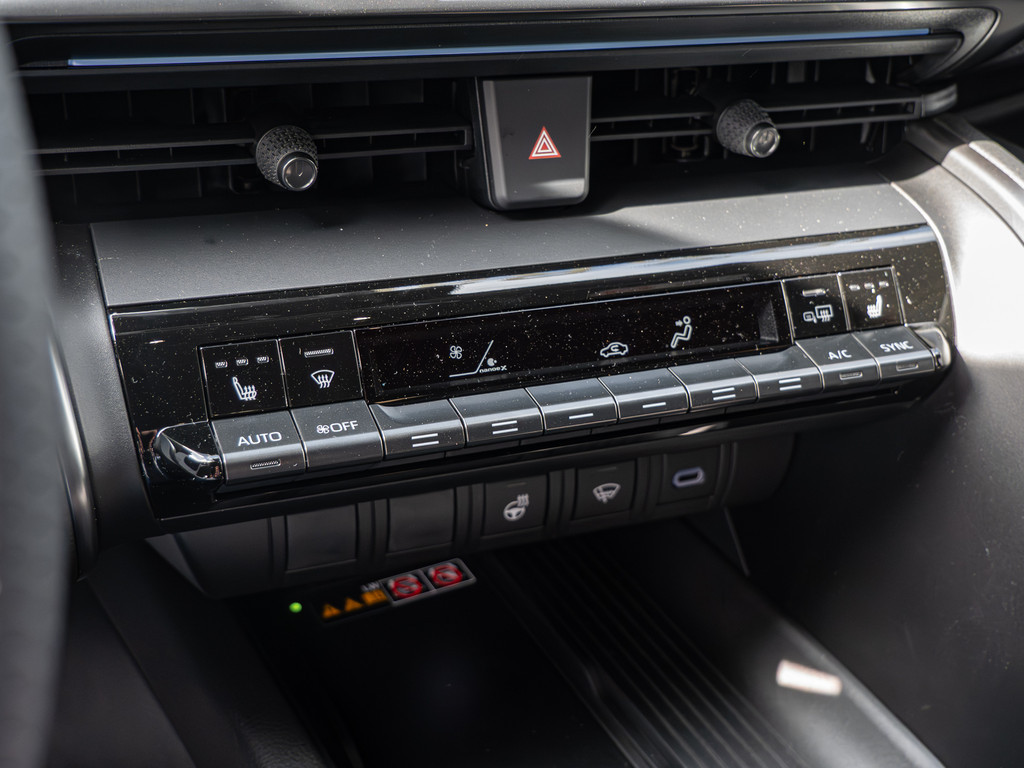 Fahrzeugansicht TOYOTA C-HR 2,0 l Plugin 4x2 GR Sport - Bild 13