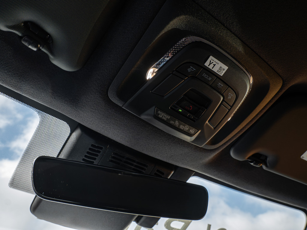 Fahrzeugansicht TOYOTA C-HR 2,0 l Plugin 4x2 GR Sport - Bild 18