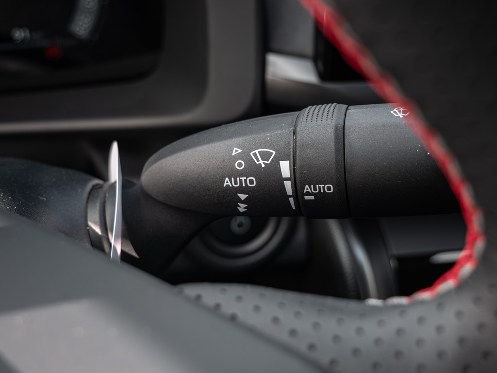 Fahrzeugansicht TOYOTA C-HR 2,0 l Plugin 4x2 GR Sport - Bild 20