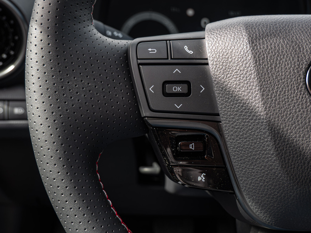 Fahrzeugansicht TOYOTA C-HR 2,0 l Plugin 4x2 GR Sport - Bild 22