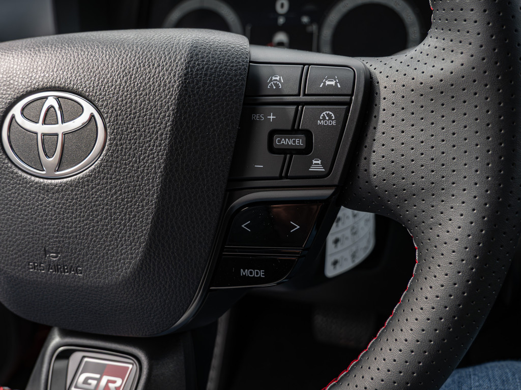 Fahrzeugansicht TOYOTA C-HR 2,0 l Plugin 4x2 GR Sport - Bild 24