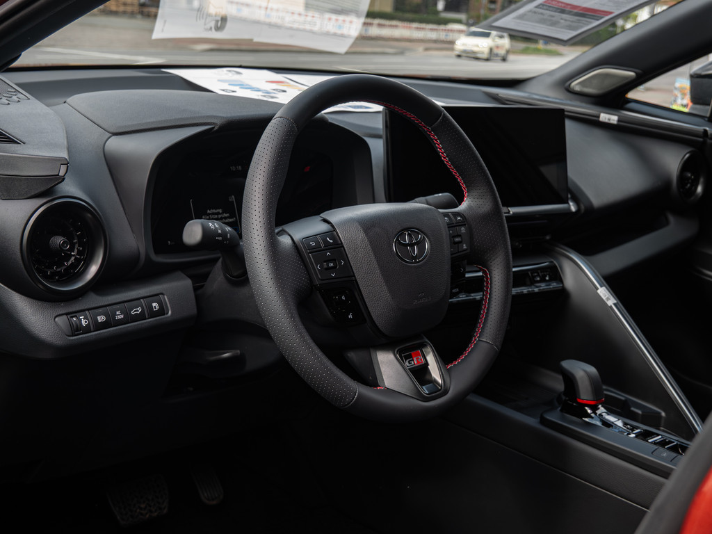 Fahrzeugansicht TOYOTA C-HR 2,0 l Plugin 4x2 GR Sport - Bild 28