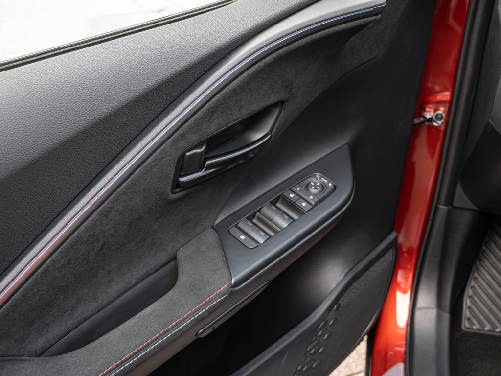 Fahrzeugansicht TOYOTA C-HR 2,0 l Plugin 4x2 GR Sport - Bild 31