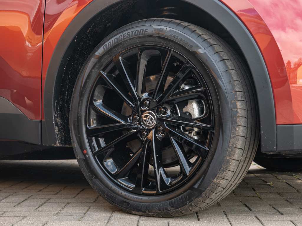 Fahrzeugansicht TOYOTA C-HR 2,0 l Plugin 4x2 GR Sport - Bild 36