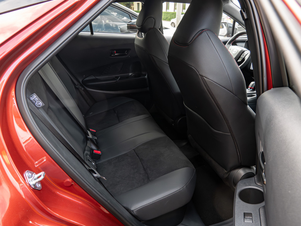 Fahrzeugansicht TOYOTA C-HR 2,0 l Plugin 4x2 GR Sport - Bild 38