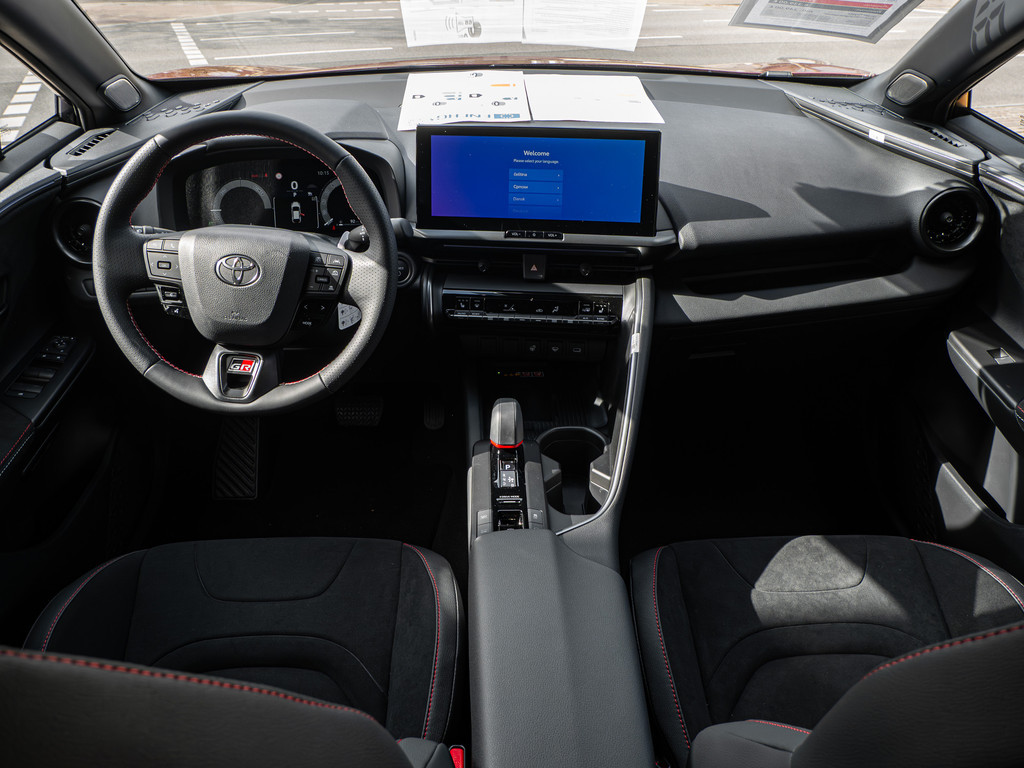 Fahrzeugansicht TOYOTA C-HR 2,0 l Plugin 4x2 GR Sport - Bild 39