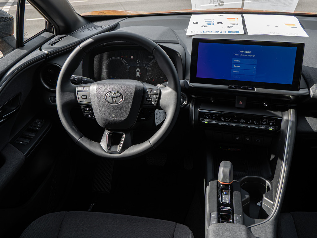 Fahrzeugansicht TOYOTA C-HR Hybrid Teamplayer - Bild 2