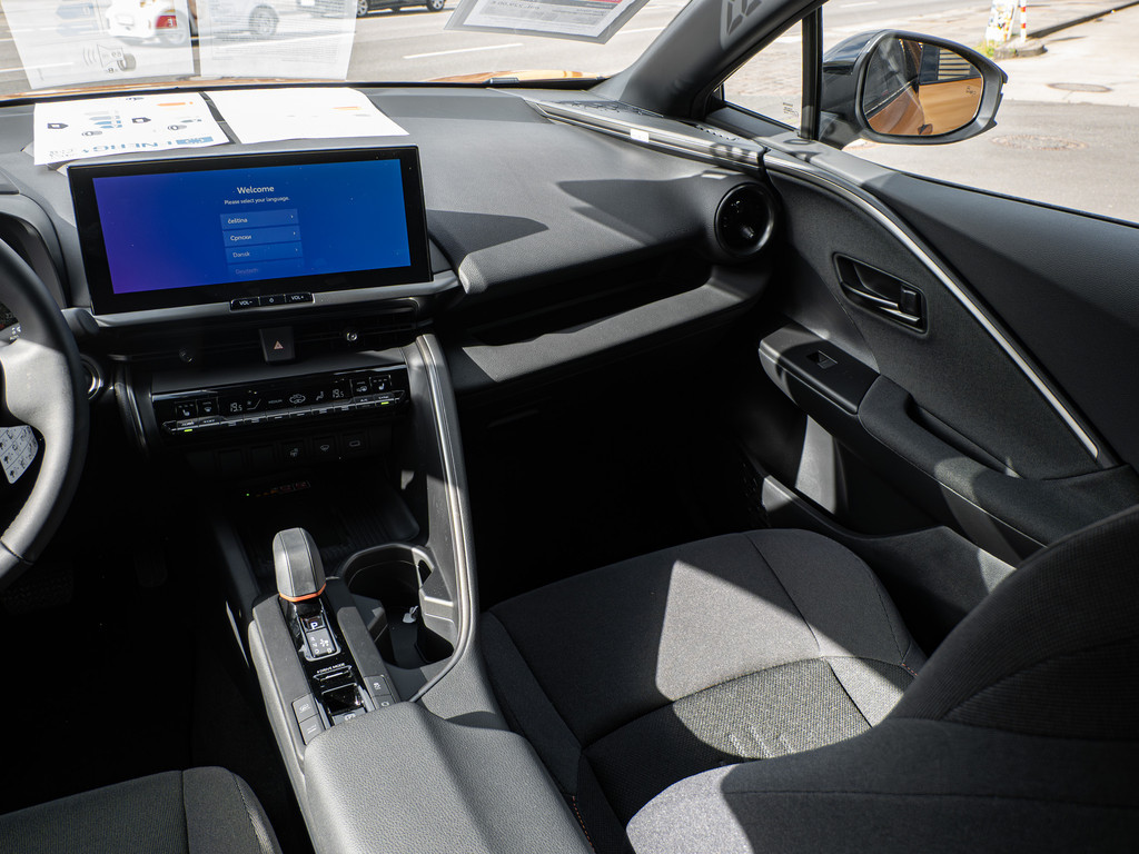 Fahrzeugansicht TOYOTA C-HR Hybrid Teamplayer - Bild 3