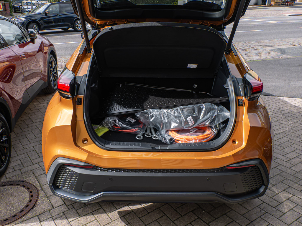 Fahrzeugansicht TOYOTA C-HR Hybrid Teamplayer - Bild 5