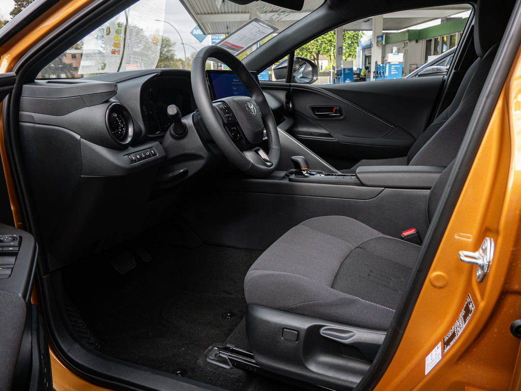 Fahrzeugansicht TOYOTA C-HR Hybrid Teamplayer - Bild 9