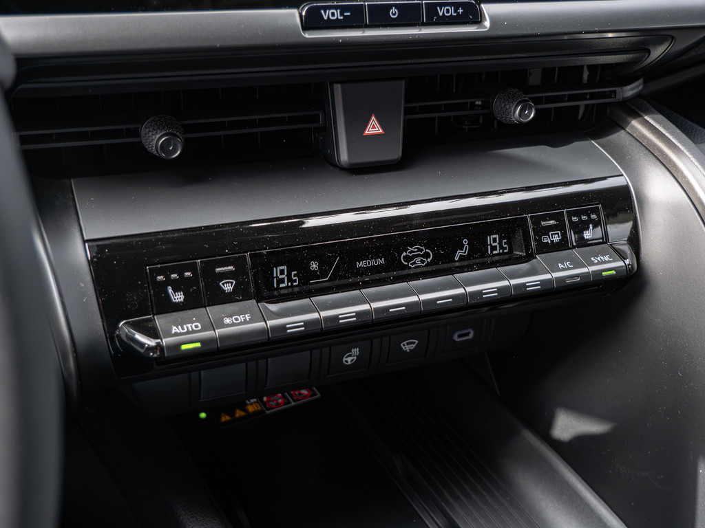 Fahrzeugansicht TOYOTA C-HR Hybrid Teamplayer - Bild 16