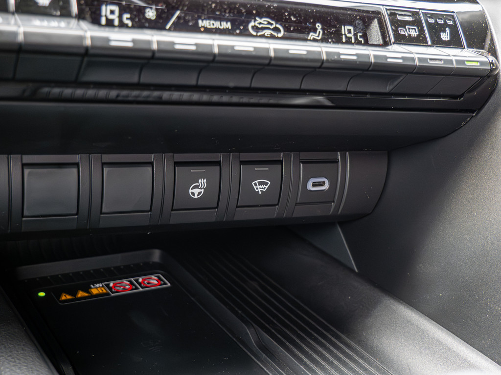 Fahrzeugansicht TOYOTA C-HR Hybrid Teamplayer - Bild 17