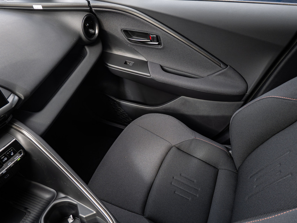 Fahrzeugansicht TOYOTA C-HR Hybrid Teamplayer - Bild 20