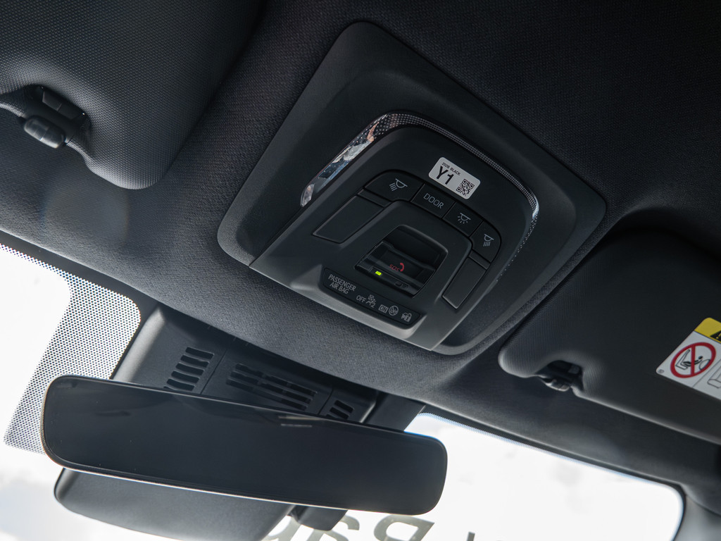 Fahrzeugansicht TOYOTA C-HR Hybrid Teamplayer - Bild 21