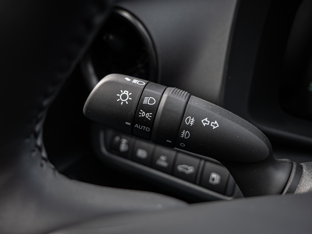 Fahrzeugansicht TOYOTA C-HR Hybrid Teamplayer - Bild 25