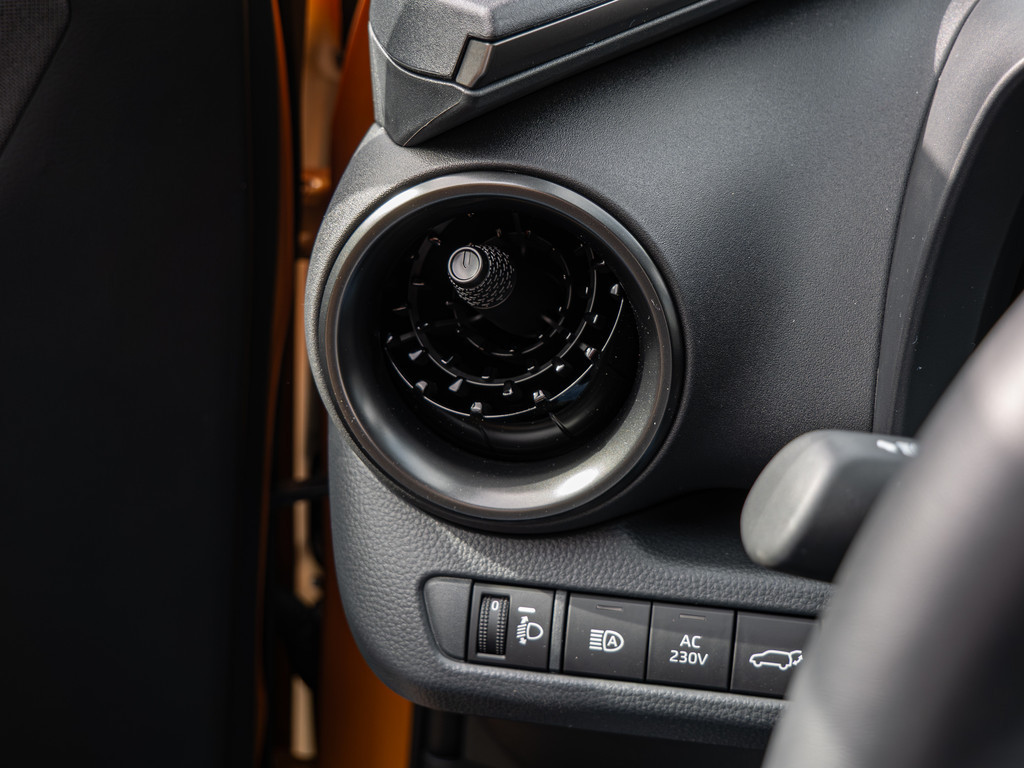 Fahrzeugansicht TOYOTA C-HR Hybrid Teamplayer - Bild 29