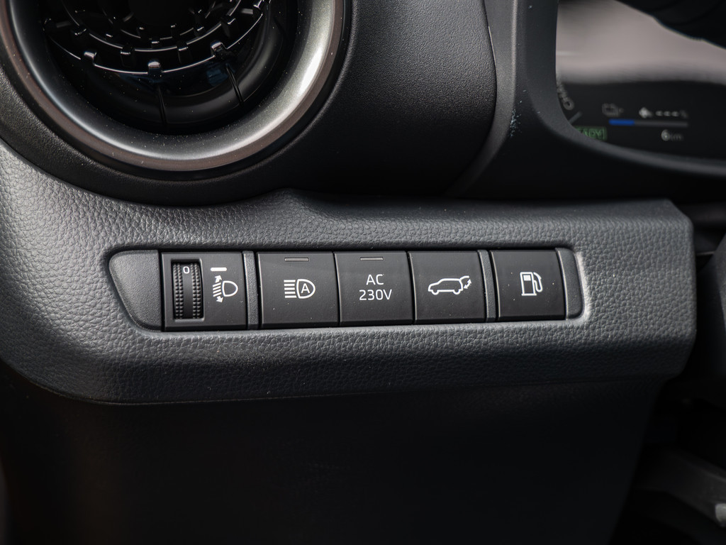 Fahrzeugansicht TOYOTA C-HR Hybrid Teamplayer - Bild 30