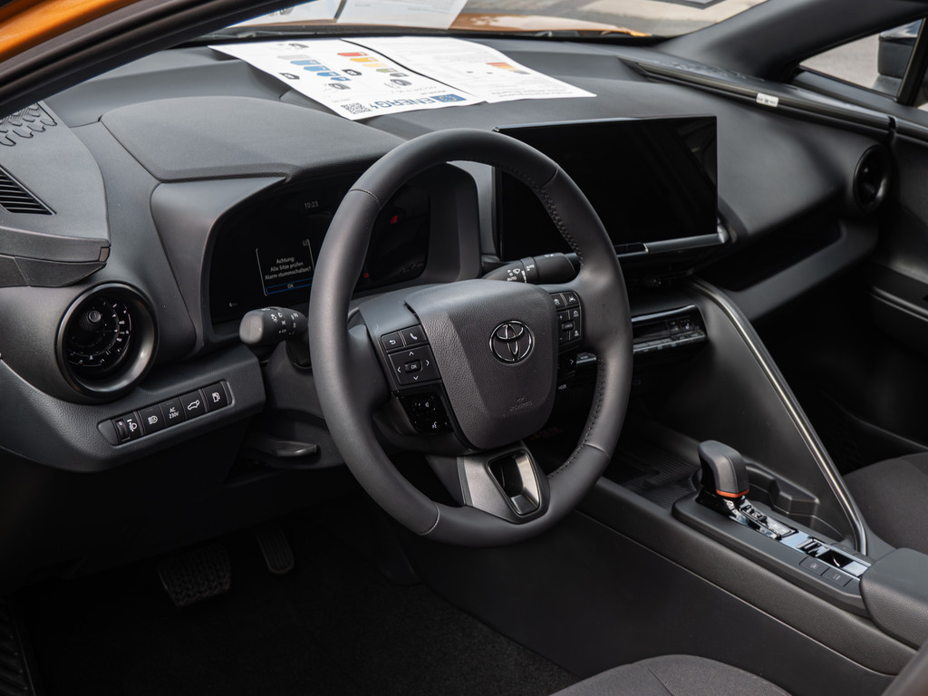 Fahrzeugansicht TOYOTA C-HR Hybrid Teamplayer - Bild 31