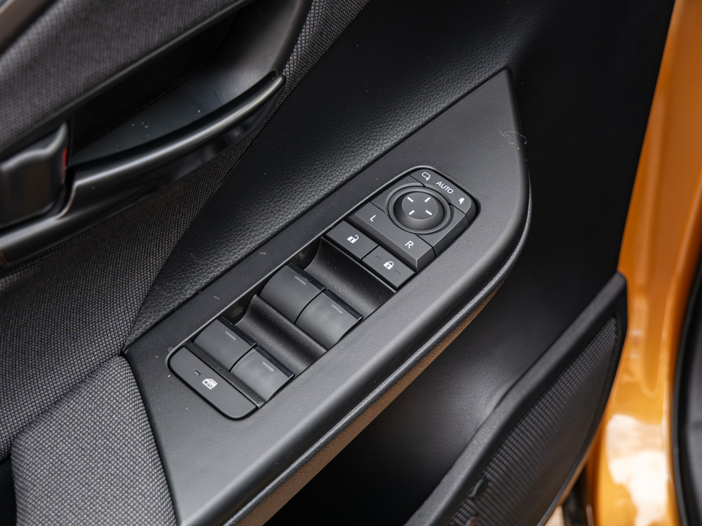 Fahrzeugansicht TOYOTA C-HR Hybrid Teamplayer - Bild 35