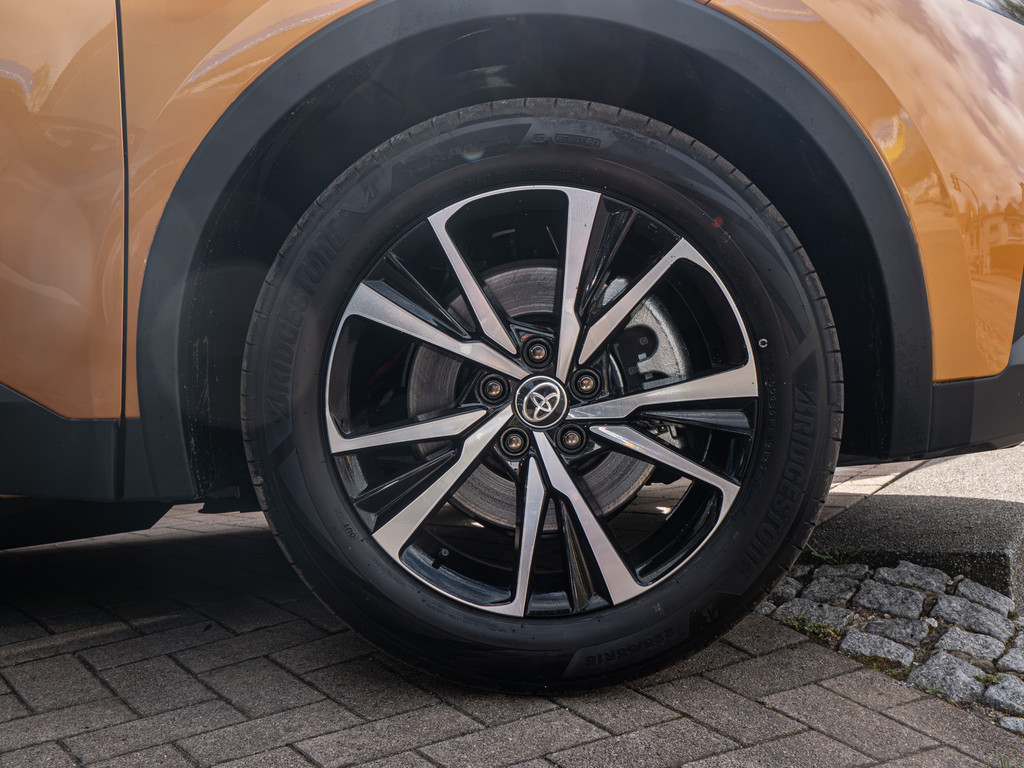 Fahrzeugansicht TOYOTA C-HR Hybrid Teamplayer - Bild 38