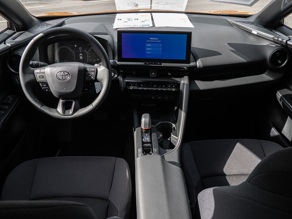 Fahrzeugansicht TOYOTA C-HR Hybrid Teamplayer - Bild 41