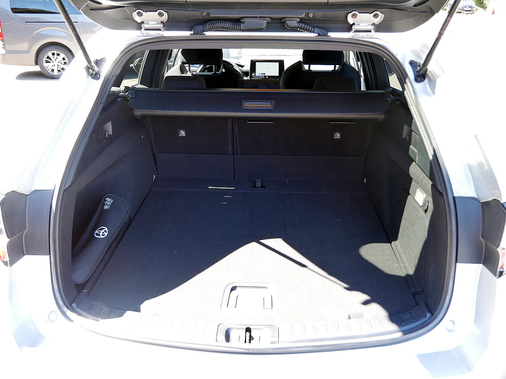 Fahrzeugansicht TOYOTA Corolla Touring Sports 2.0 Hybrid Team D - Bild 3