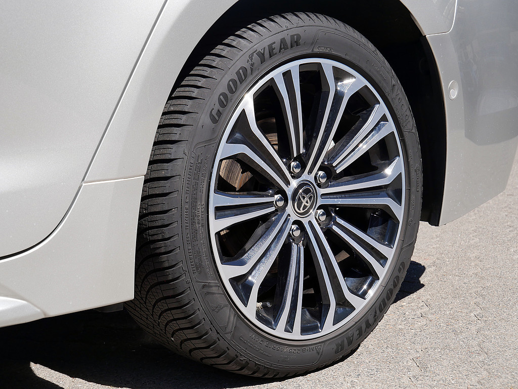 Fahrzeugansicht TOYOTA Corolla Touring Sports 2.0 Hybrid Team D - Bild 5