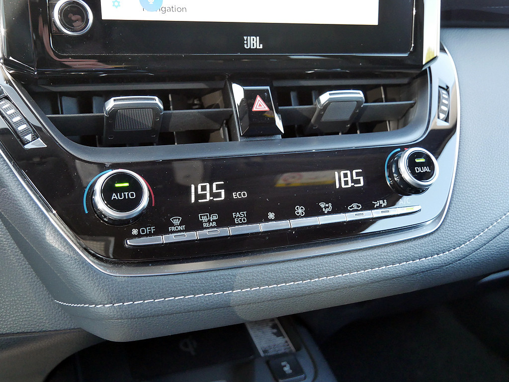 Fahrzeugansicht TOYOTA Corolla Touring Sports 2.0 Hybrid Team D - Bild 15